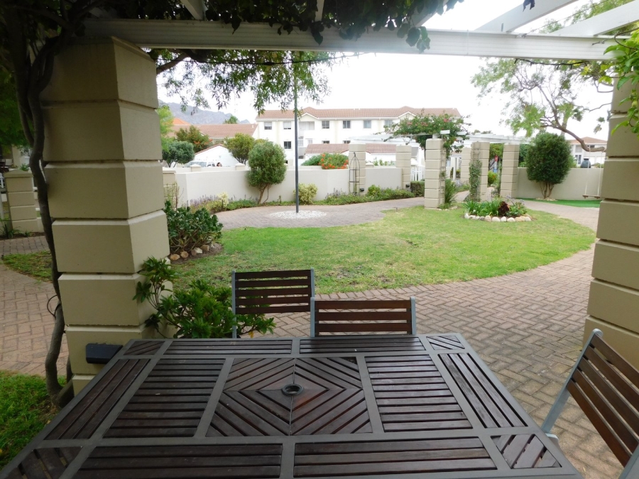 2 Bedroom Property for Sale in Harbour Island Western Cape